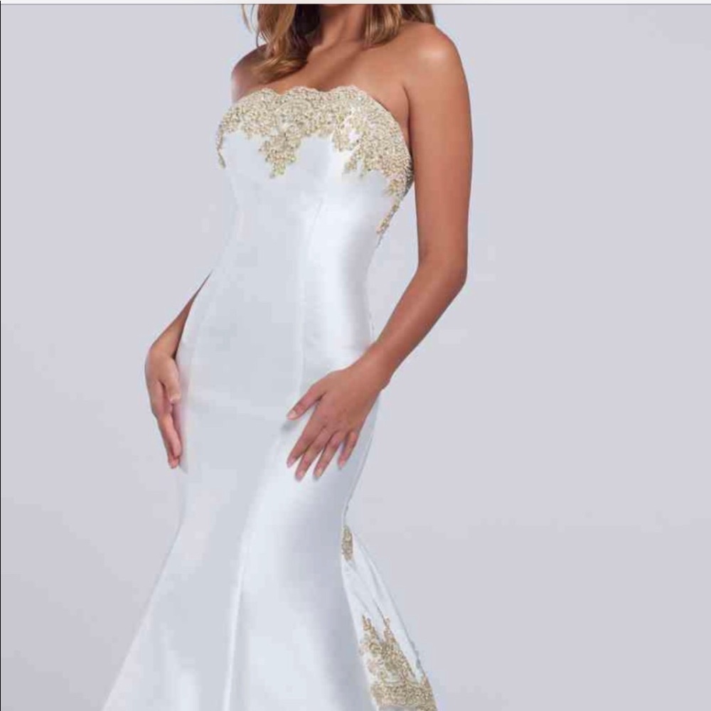 Ellie Wilde White Mermaid Fitted Prom Dress